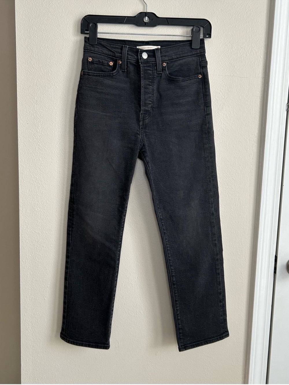 Levi's High-Rise Straight Black Jeans